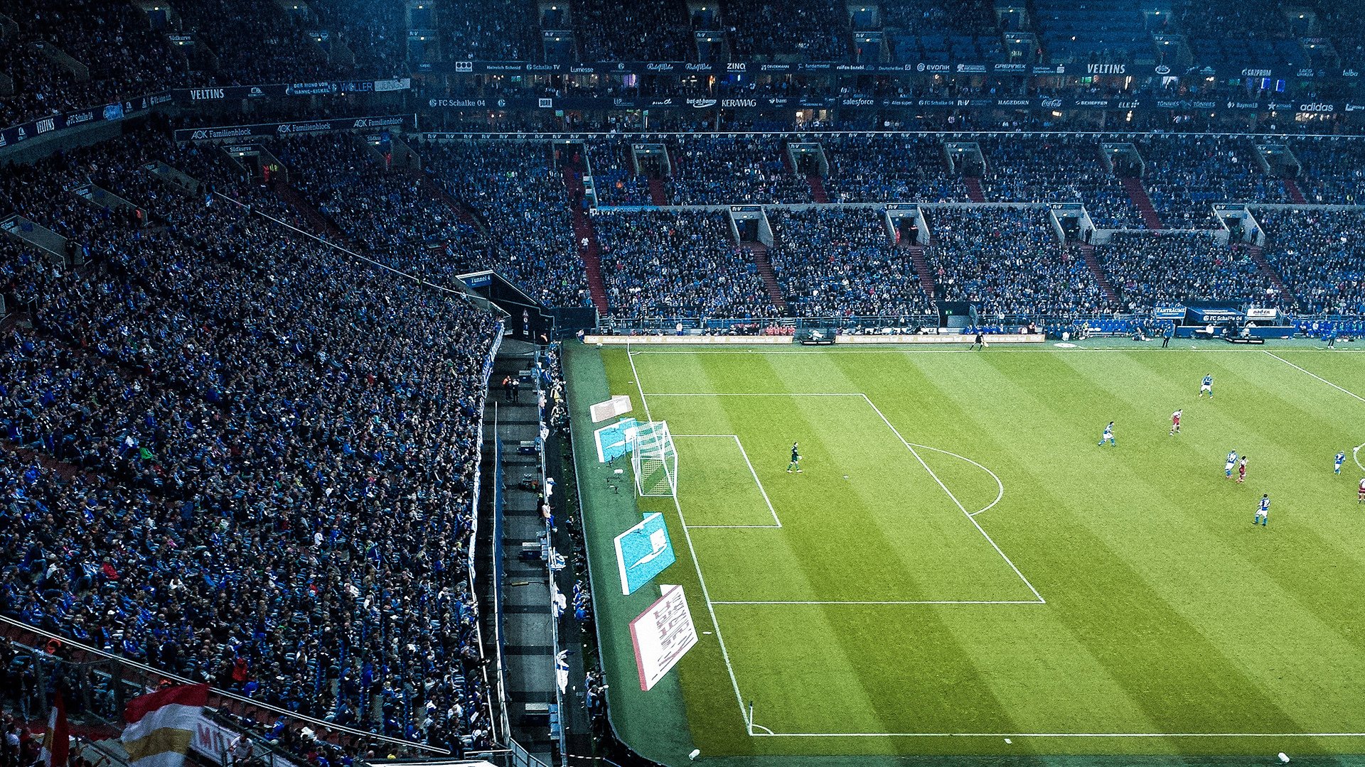 开云app下载-夏季皮划艇比赛，极速穿梭水流，皮划艇挑战赛