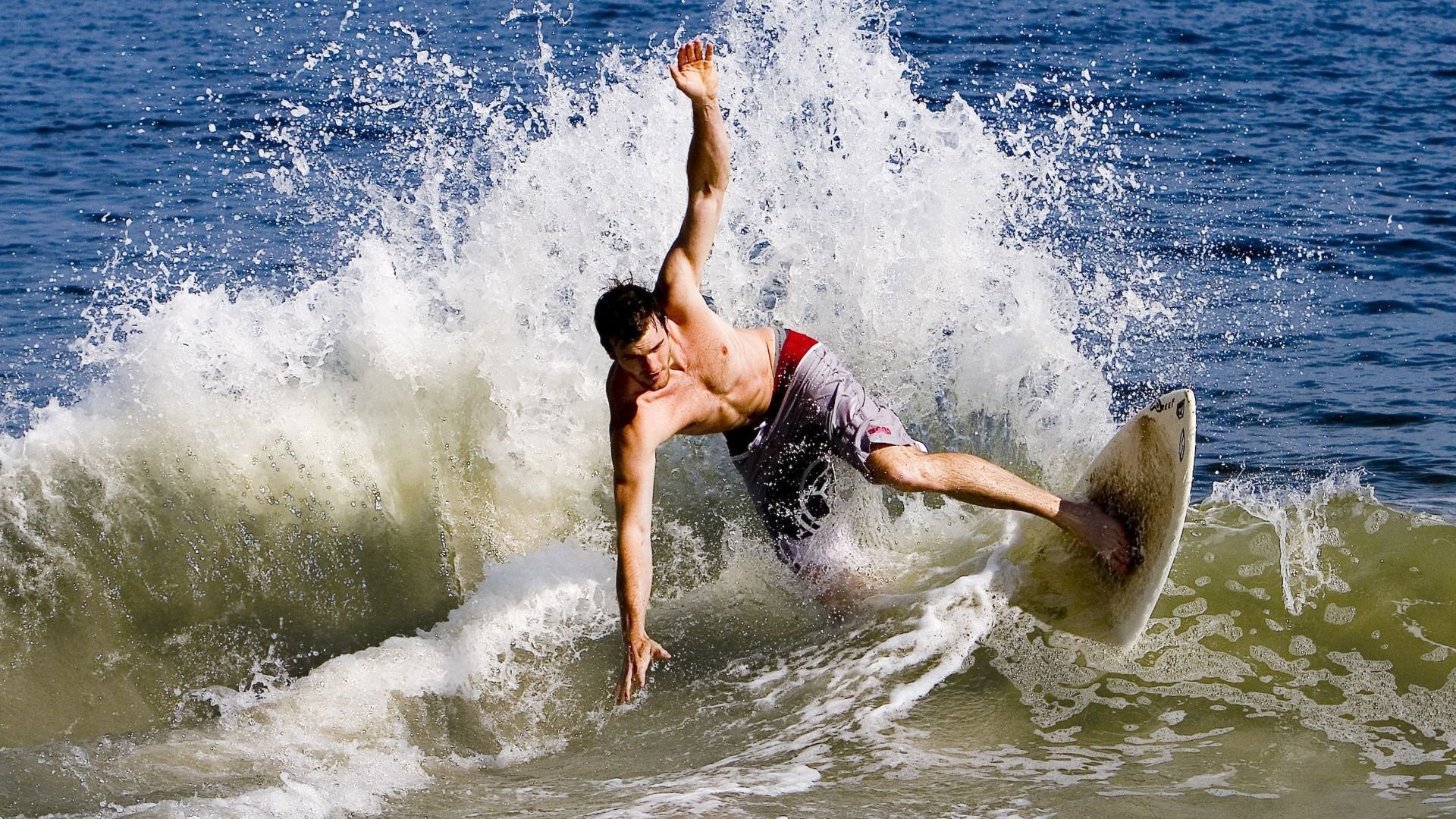 开云体育下载-都市夜场赛:灯光璀璨,运动激情不夜城